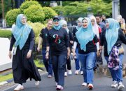 Bupati Barru Berbaur dengan Alumni 1993 di Jalan Sehat Reuni Putih Abu-Abu