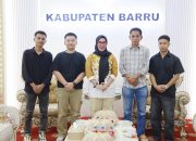 Bupati Barru Andi Ina Kartika Sari Melepas Calon PMI: “Jangan Lupa Orang Tua dan Kampung Halaman”