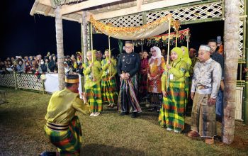 “Jaga Budaya, Jaga Jati Diri” – Wabup Barru Buka Festival Mappadendang di Pujananting